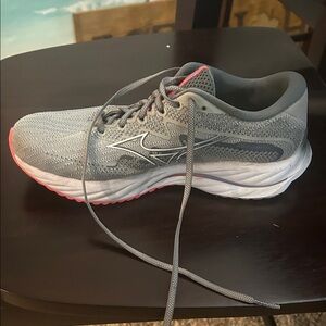 Mizuno Women's Gray and Pink Running Shoes